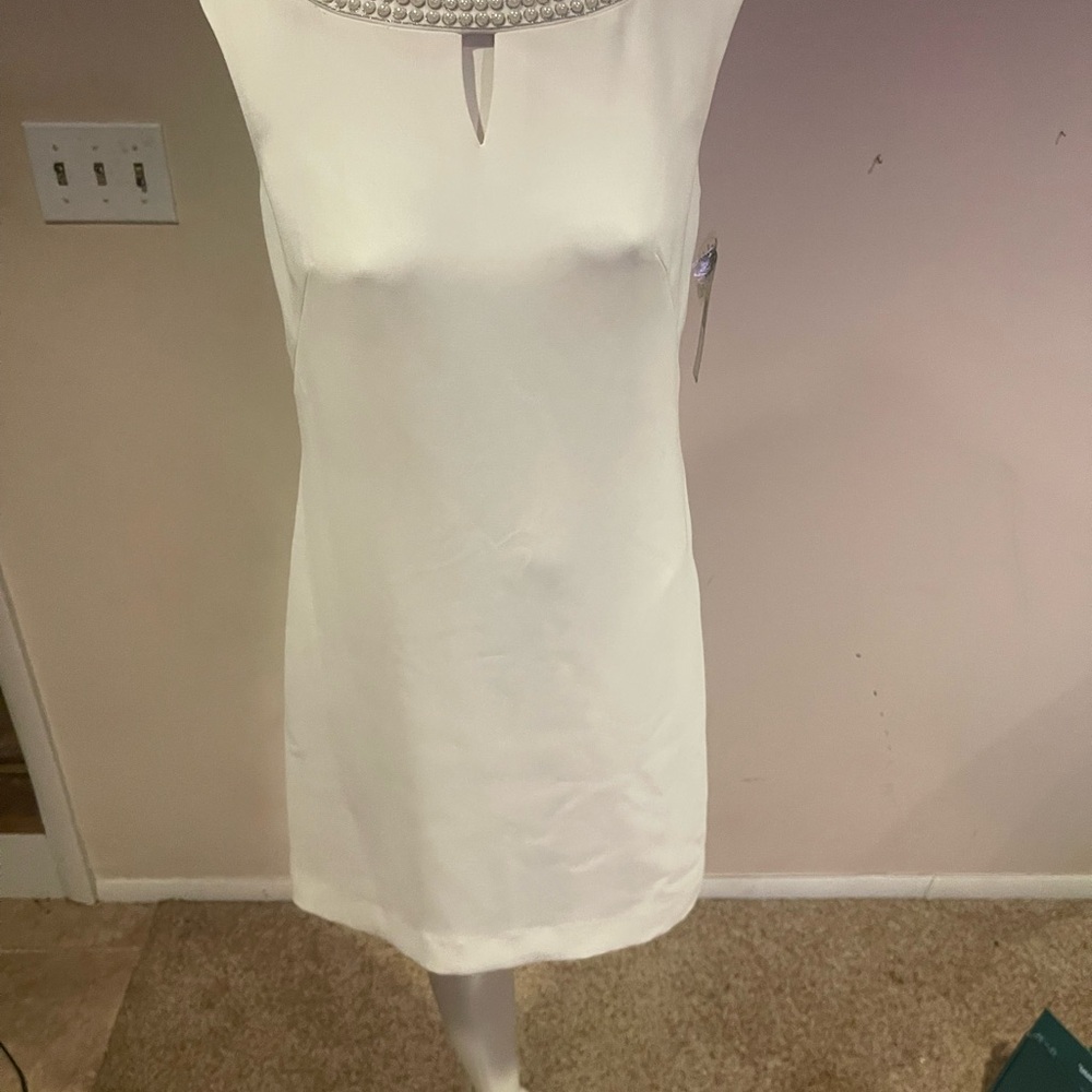 Elegant White Sleeveless Dress